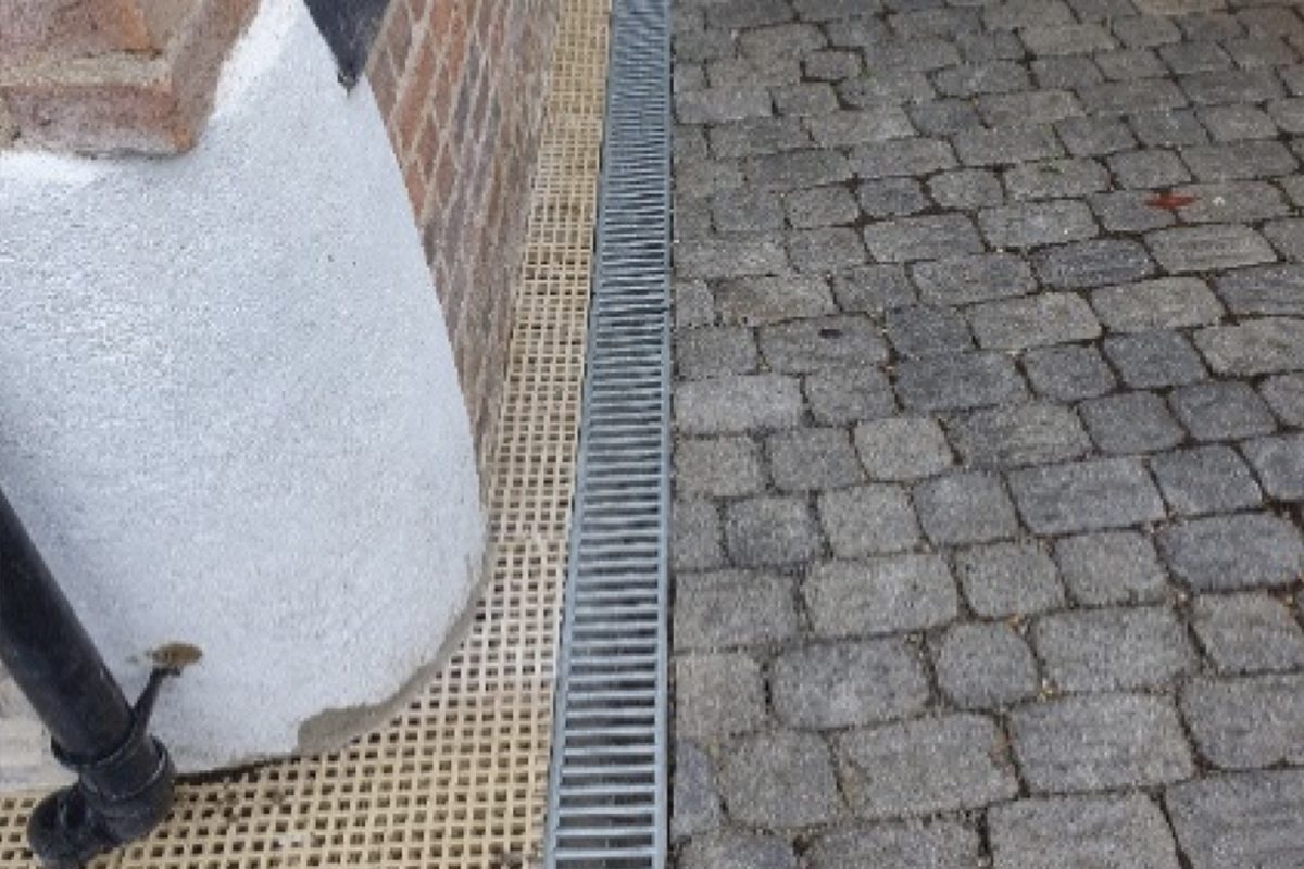 Image of an air drain block in situ